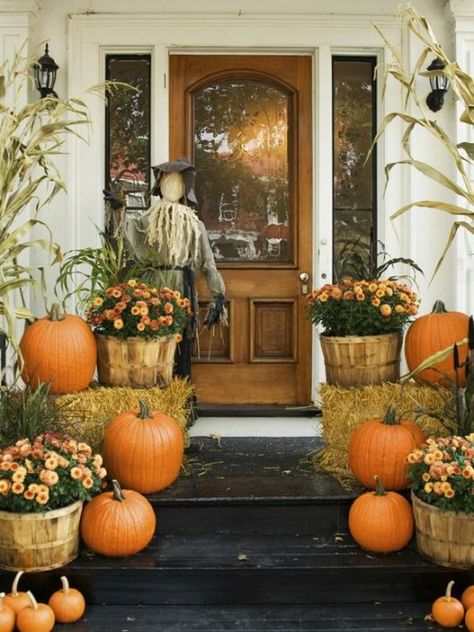 Fall Porch Decorations Porche Halloween, Halloween Fotos, Dekorasi Halloween, Fall Entryway, Adornos Halloween, Fall Deco, Autumn Decorating, Fall Front Porch, Front Porch Decorating