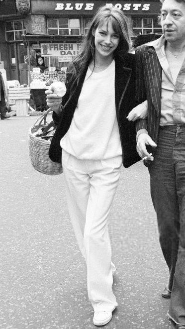 Jane Birkin Aesthetic, Jane Birken, Home In Paris, Jane Birkin Style, Trainers Outfit, Brittany Murphy, Style Trousers, A Muse, White Trousers