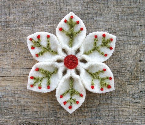 Christmas Snowflake Pin By WanderingLydia @Flickr: (There are lot's of beautiful pins that Lydia has made...check them out.) Kerajinan Diy, Quilled Creations, Felt Christmas Decorations, Felt Christmas Ornaments, Wool Crafts, Felt Diy, Christmas Snowflakes, Felt Christmas, Xmas Ornaments