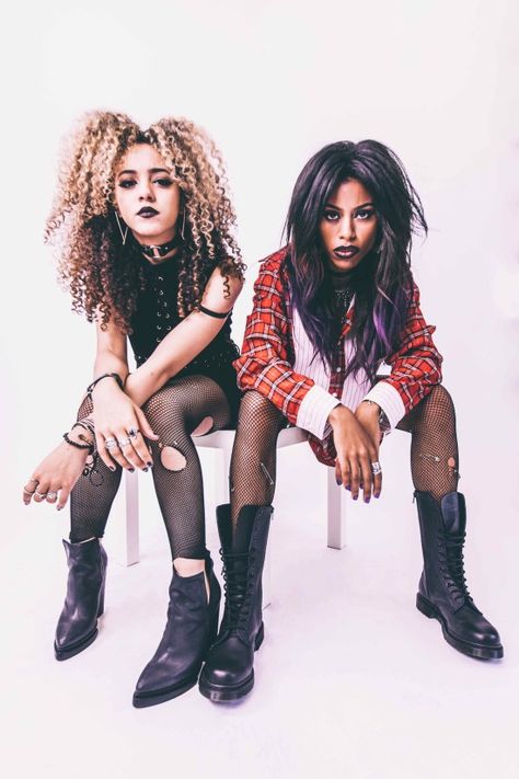 AFROPUNK PREMIERE: East London punk-rock duo Nova Twins stake their claim in the… Punk Outfits Aesthetic, Punk Fashion Aesthetic, Nova Twins, London Aesthetic Outfits, Punk Poses, Afro Punk Outfits, Punk Photoshoot, Rock Photoshoot, Punk Rock Girl