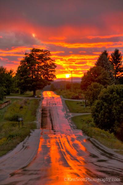 Road to Sunset.  Go to www.YourTravelVideos.com or just click on photo for home videos and much more on sites like this. Konst Designs, Fotografi Kota, Fotografi Alam Semula Jadi, 수채화 그림, Alam Semula Jadi, Chiaroscuro, Beautiful Sky, Beautiful Sunset, 그림 그리기