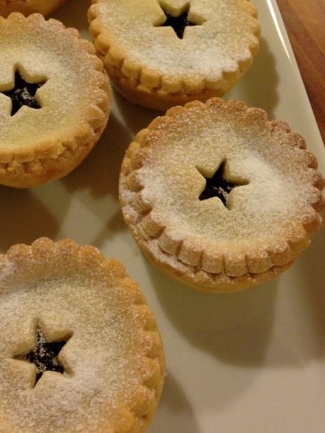 Gf Pastry, Cherry Bakewell Tart, Nancy Birtwhistle, Fruit Mince Pies, Chocolate Panna Cotta, Sugarplum Christmas, Mince Pies Christmas, English Recipes, Santa Snacks