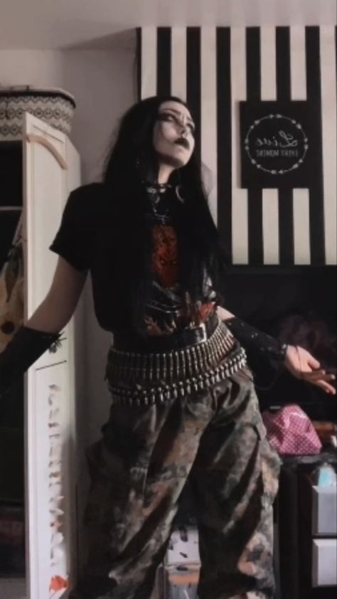 Metalhead Goth Outfit, Female Metalhead Outfit, Numetal Aesthetic Outfits, Metal Girl Aesthetic, Metalhead Girl Outfits, Black Metal Outfit, Metal Girl Outfit, Metal Head Outfits, Metalhead Outfits