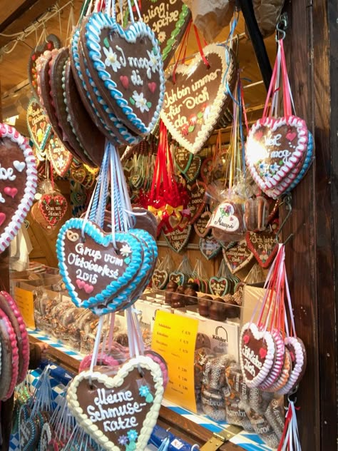 Oktoberfest Gingerbread Hearts Recipe, Oktoberfest Gingerbread Hearts, German Gingerbread Hearts, German Decorations, Germanic Culture, German Cafe, Oktoberfest Birthday, Oktoberfest Recipes, Germany Party