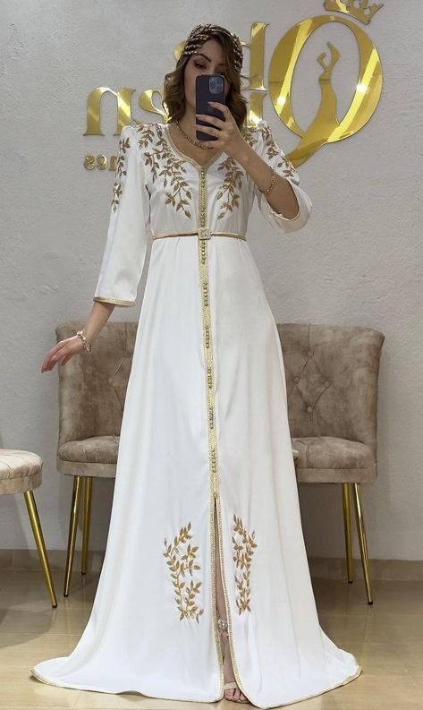 Moroccan Fashion, Modest Dresses Casual, Elegant Prom Dresses, Moroccan Caftan, Abayas Fashion, Dress Sewing Patterns, Modest Dresses, استوديو الصور, Sewing Dresses