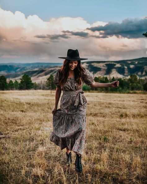 Prairie Dress Chic & A Fall Sale to Shop | Lone Star Looking Glass Prairie Style Clothes, Kelsi Dagger Boots, Prairie Aesthetic, Prairie Chic, Fall Sale, Mama Style, Prairie Style, Autumn Sales, Beautiful Evening