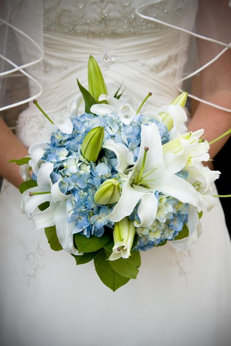 Blue hydrangea and oriental lily bride Blue Hydrangea White Lily Bouquet, Hydrangea Lily Bouquet, Hydrangea And Lily Bouquet, Lily And Hydrangea Bouquet, Wedding Flowers Lilies, Hydrangea Arrangements Wedding, Tiger Lily Bouquet, Blue Hydrangea Centerpieces, White Lily Bouquet