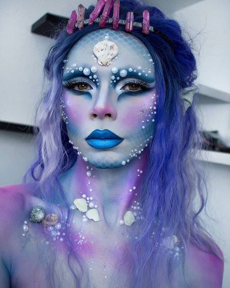 50 Halloween makeup ideas you will love | Cuded Make Up Inspo Aesthetic, Mermaid Makeup Halloween, Circus Makeup, Alien Makeup, High Fashion Makeup, Mermaid Halloween, Face Paint Makeup, Amazing Halloween Makeup, Halloween Makeup Scary