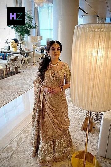 Mukesh Ambani House, Ambani House, Mukesh Ambani, Nita Ambani, Brides Mom, Indian Bridal Dress, Vogue India, Indian Bridal Outfits, Indian Wedding Outfits