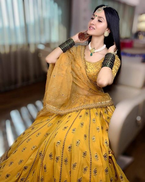 The Wedding Brigade posted on Instagram: “Look at the beautiful yellow lehenga 😍 paired with green bangles and pearl jewellery this bride is…” • See 7,354 photos and videos on their profile. Yellow Lehenga Choli, Lehenga Choli For Wedding, Choli For Wedding, Rajasthani Dress, Haldi Outfits, Indian Sari Dress, Indian Outfits Lehenga, Yellow Lehenga, Indian Bride Outfits