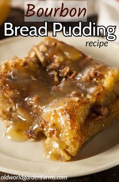 Bourbon Deserts, Southern Bread Pudding, Bread Pudding With Bourbon Sauce, Bourbon Bread, Bread Pudding Sauce, Bourbon Bread Pudding, Classic Bread Pudding, Best Bread Pudding Recipe, Old Fashioned Bread Pudding