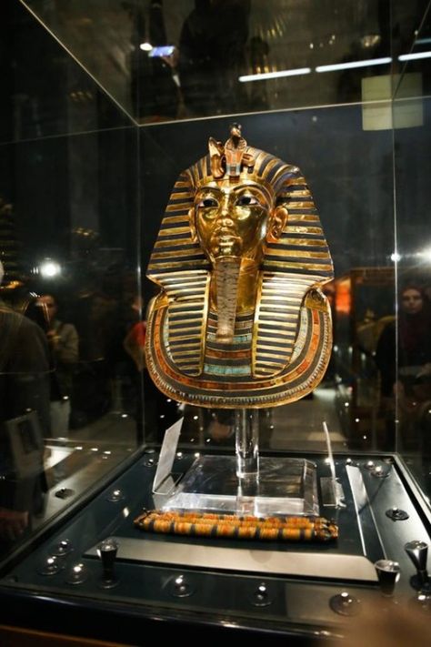 The Gold Mask of Tutankhamun. Egyptian Museum,... - Egypt Museum Mask Of Tutankhamun, Cairo Museum, Egypt Museum, Egyptian Museum, Sneaker Posters, Ancient Egypt Art, Gold Mask, Egypt Art, Tutankhamun