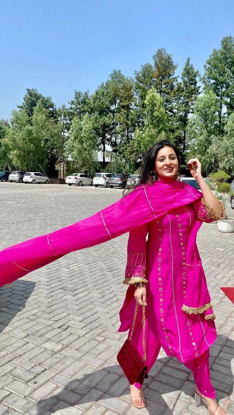 Pink Punjabi Suit Party Wear, Back Design For Suit, Rani Pink Suit, Pink Suit Design, Punjabi Embroidery Suit Design, Boutique Style Suits, Punjabi Suit Embroidery Design, Party Wear Punjabi Suits, Pink Suits Women