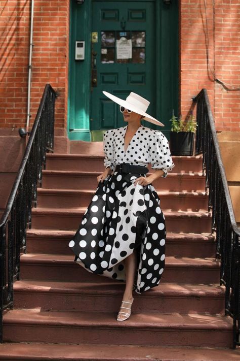 Polka dot party // Blair Eadie wearing a polka dot skirt from Carolina Herrera, polka dot top from Jacquemus, and an Eric Javits hats // Click through for more polka dot outfits on Atlantic-Pacific Dots Outfit, Mexican Quinceanera Dresses, Blair Eadie, Moda Instagram, Polka Dot Party, Polka Dots Outfit, Polka Dots Fashion, Fashion Sites, Classy Dress Outfits