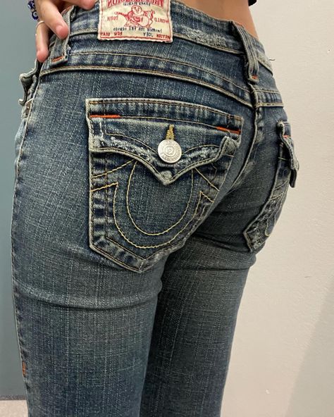 Rock Revival Jeans Outfit, Miss Me Jeans Outfit, Bootcut Outfit, True Religion Jeans Outfit, 7s Jeans, Casual Chic Street Style, True Religion Outfits, True Religon, Jean Outfit Ideas