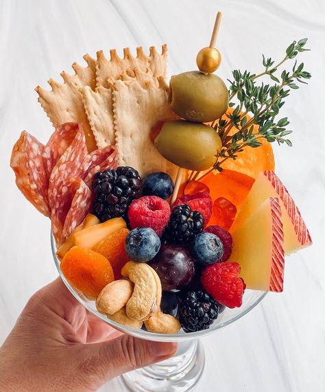 char.CUTE.rie by Candy’s Instagram photo: “Quarantining at home this Sunday night with a “Quarantini”!! Single serve cheeseboard in a martini glass...and no sharing allowed! 🙌🏻🙌🏻🙌🏻…” Final Flamingle, Antipasto Appetizer, Fun Food Ideas, Charcuterie Ideas, Breakfast Platter, Charcuterie Platter, Snack Board, Party Food Platters, Charcuterie And Cheese Board