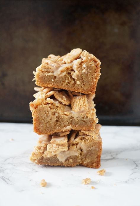 Cinnamon Toast Crunch Cereal Cookie Bars - One Broads Journey Baked Cinnamon Toast, Cinnamon Toast Crunch Bars, Crunch Bars Recipe, Cinnamon Toast Crunch Cereal, Unique Recipes Desserts, Low Carb Cereal, Cinnamon Cereal, Cereal Cookies, Crunch Bars