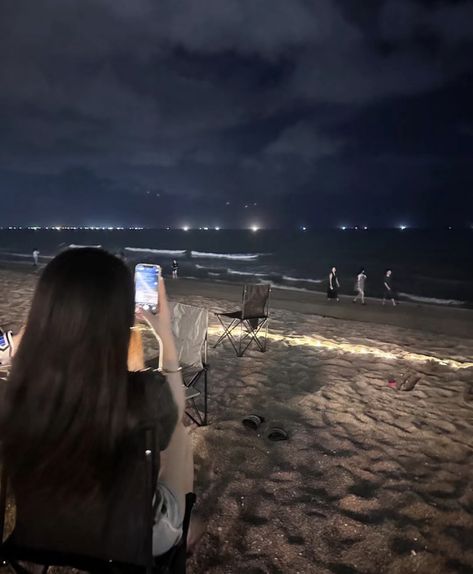 Ulzzang Girl Beach, Asian Girl Aesthetic Faceless, Bed Photoshoot Aesthetic, Ulzzang Beach, Beach Date Aesthetic, Ulzzang Girl Faceless, Faceless Ulzzang, Faceless Pfp, Beach Date Night