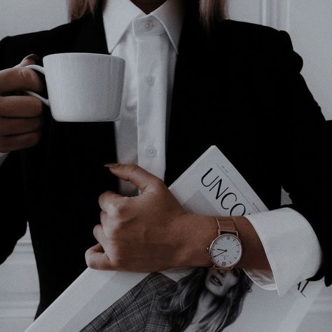 Women Lawyer, Executive Woman, Corporate Women, Aesthetic Women, Outfit Trends, Business Photos, Branding Photoshoot, Character Aesthetic, Boss Babe