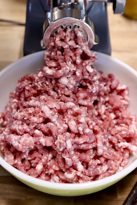 Sweet Italian Sausage Recipes, Italian Sausage Seasoning, Grilled Brisket, Brisket Burger, Homemade Italian Sausage, Sausage Making Recipes, Home Made Sausage, Homemade Sausage Recipes, Sausage Seasoning