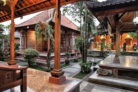 House Courtyard, Kerala Traditional House, Balinese Villa, Resort Design Plan, Bali Architecture, Kerala Architecture, Guest House Plans, Balinese Garden, Bali House