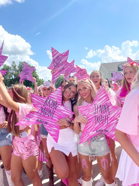 College Memories, Recruitment Themes, Big Lil, Bid Day Themes, Go Greek, Delta Zeta, Sorority Girl, Sorority Life, Alpha Phi