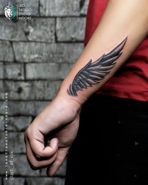 Wing Tattoo Men Wrist, တောင်ပံ Tattoo, Tattoo Wings Men, Feather Tattoo Design Men, Wing Wrist Tattoo, Cover Up Tattoos Men, Tattoo Cover Up Ideas For Men, Tatoos Men Hand, Feather Tattoo Men