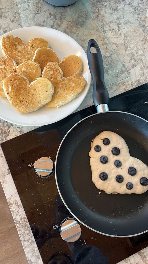 Valentines Meal Ideas, Breakfast Table Aesthetic, Breakfast Ideas Pancakes, Aesthetic Galentines, Valentines Meal, Pancakes Aesthetic, Pancakes With Blueberries, Galentines Brunch, Shaped Pancakes