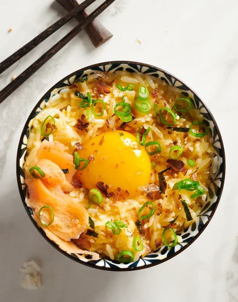 Japanese Egg Rice, Tamago Kake Gohan, Egg Over Rice, Egg Rice Bowl, Rice Bowl Recipe, Egg Rice, Japanese Egg, Rice Bowls Recipes, Cooking White Rice