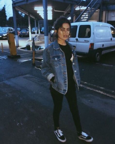 Look Grunge, Jaket Denim, Vans Outfit, Legging Outfits, Looks Black, Mode Inspo, Fashion Streetwear, Outfit Goals, Donna Karan