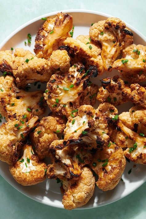 Cauliflower On Grill, Cauliflower On Bbq, Roasted Cauliflower On The Grill, Grilled Cauliflower In Foil, Califlower Recipes Grilled, Grilled Califlour Recipes, Grilled Broccoli And Cauliflower, Grilled Cauliflower Recipes, Barbeque Cauliflower