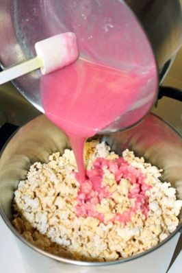 Pink Popcorn, Hari Valentine, Barbie Birthday Party, Popcorn Recipes, Pink Foods, Shower Food, Flamingo Party, Barbie Birthday, Barbie Party