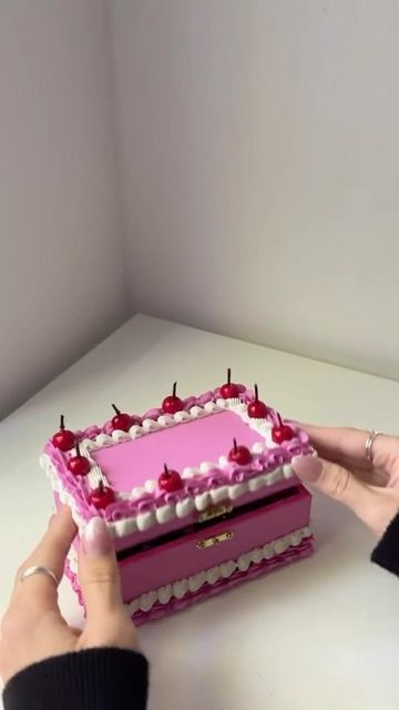 Daily Art Videos👩🏼‍🎨 on Instagram: "Making a DIY cake jewelry box🎂 Comment below • like & share💭 @painthacks - daily arts and crafts videos👩🏼‍🎨 Artist: @angelsign_" Arts And Crafts Videos, Cake Jewelry Box, Cake Jewelry, Crafts Videos, November 2, Diy Cake, Daily Art, Art Videos, Jewelry Box