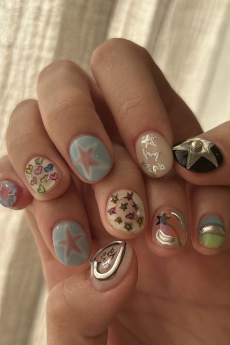 Chrome Gel Polish, Drawing Metal, Chrome Nail Polish, Funky Nail Art, Retro Nails, Hippie Nails, Punk Nails, Hard Nails, Mirror Nails