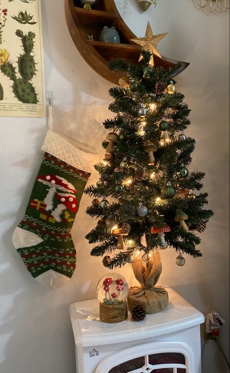 Christmas Bedroom Cozy Aesthetic, Cottagecore Christmas Bedroom, Mushroom Christmas Decor, Cottagecore Christmas Aesthetic, Cottagecore Christmas Tree, Mushroomcore Aesthetic, Cottagecore Christmas Decor, Girlie Christmas, Ugly Christmas Ornaments