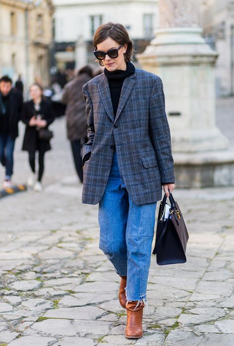 check blazer outfits straight leg jeans boots bag jo ellison Check Blazer Outfit Women, Check Blazer Outfit, Plaid Blazer Outfit, Outfit Mit Blazer, Emmanuelle Alt, Blazer Outfits For Women, Stylish Fall Outfits, Stockholm Street Style, Checked Blazer