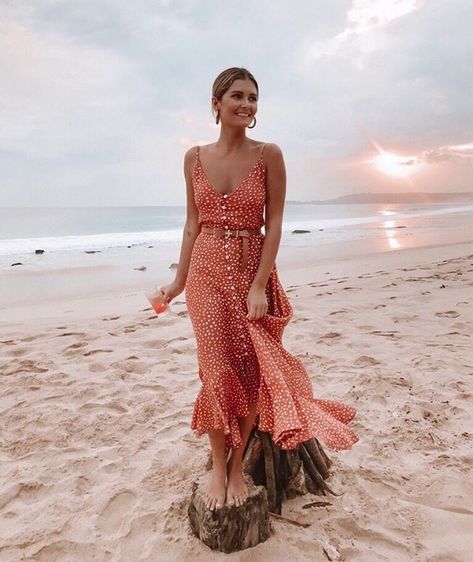 Brittany Loyer (@abitofbeesknees) • Instagram photos and videos Trendy Dresses Summer, Maxi Dress Summer, Girls Maxi Dresses, Polka Dot Maxi Dresses, Cami Maxi Dress, Floral Outfit, Maxi Robes, Vestidos Vintage, Boho Maxi Dress