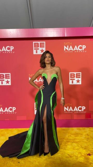 Zendaya Model, Mode Zendaya, Zsa Zsa Gabor, Zendaya Outfits, Living Life To The Fullest, Zendaya Style, Zsa Zsa, Award Show, Olive Green Dresses