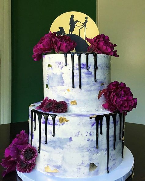 Tim Burton Quincenera, Jack And Sally Wedding Theme Receptions, Tim Burton Style Wedding, Nightmare Before Christmas Wedding Cakes, Wedding Nightmare Before Christmas, Halloween Bridal Shower Cake, Halloween Wedding Cakes Simple, Nightmare Before Christmas Quinceanera, Tim Burton Cake Ideas