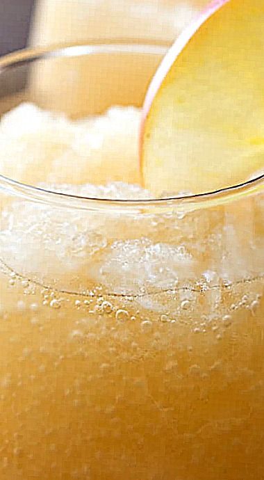 Caramel Apple Wine Slushies ❊ Caramel Apple Slushie, Carmel Kiss Vodka Drinks, Alcoholic Smoothies, Fun Beverages, Wine Slushies, Autumn Favorites, Apple Wine, Caramel Pears, Special Drinks