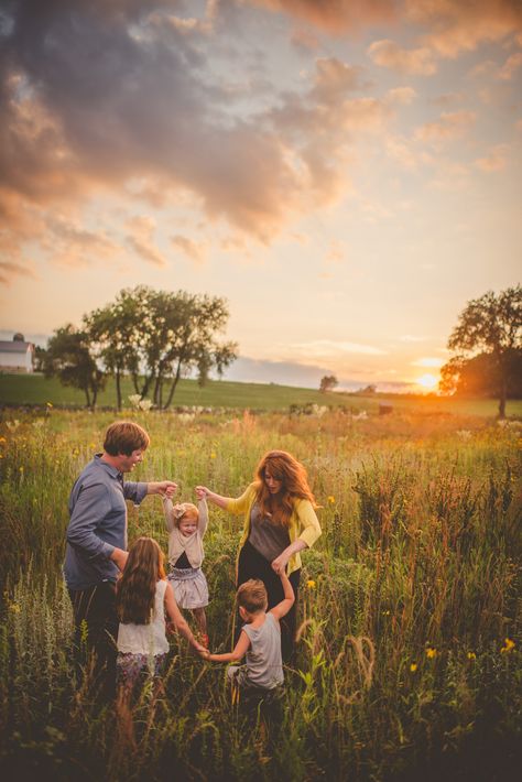 Child & Family » Twig & Olive Photography Olive Photography, Family Portrait Poses, Outdoor Family Photos, Family Picture Poses, Family Photo Pose, Fall Family Pictures, Family Inspiration, Album Foto, Outdoor Photoshoot