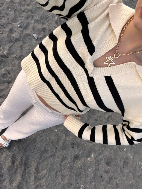 Stripy Jumper Aesthetic, Old Money Jumper Outfit, Old Money Jumper, Stripy Jumpers, Jumper Aesthetic, French Trip, Collar Jumper, Tennis Outfit, Jumper Outfit