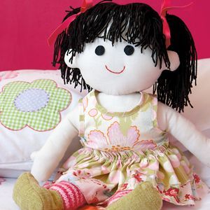 14 Ultra-Cute Homemade Rag Doll Tutorials Rag Doll Tutorial, Diy Rag Dolls, Homemade Dolls, Rag Doll Pattern, Operation Christmas Child, Sewing Dolls, Doll Tutorial, Sewing Toys, Soft Dolls