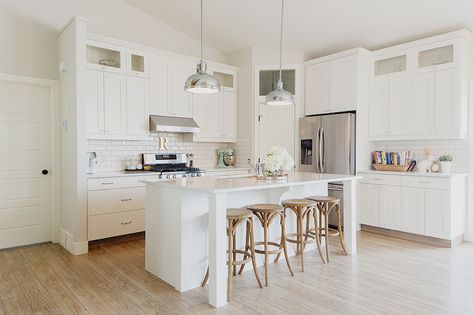 Corner Pantry Layout, Kitchen Corner Pantry, Small House Kitchen, Corner Kitchen Pantry, White Quartz Countertops, Pantry Layout, Kitchen Layouts With Island, Stove Kitchen, Steel Hood