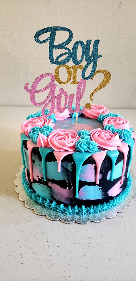 All Black Gender Reveal Party, Black Gender Reveal Cake, Bows Or Burnouts Gender Reveal Cake, Blue Gender Reveal Cake, Pink And Blue Gender Reveal, Goth Cakes, Baby Reveal Cakes, Blue Gender Reveal, Creative Gender Reveals