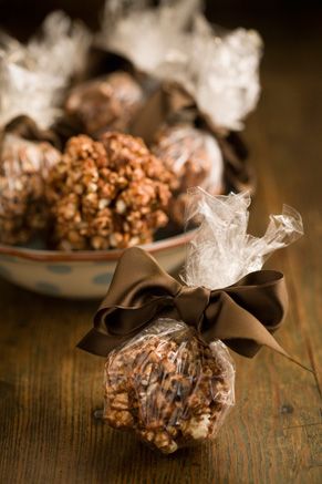 Chocolate Popcorn Balls, Popcorn Decor, Popcorn Recipes Chocolate, Paula Dean, Popcorn Treats, Paula Deen Recipes, Popcorn Balls, Popcorn Snacks, Salty Treats