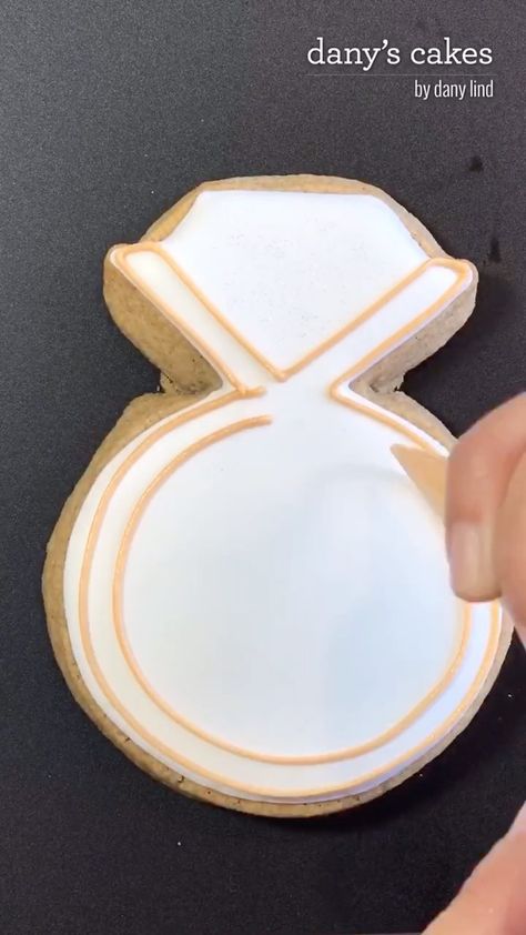 Diamond Ring Cookies, Ring Cookies Decorated, Ring Cookies, Decorating Videos, Cookie Ideas, Icing Cookies, Royal Icing Cookies, Sugar Cookies Decorated, Royal Icing