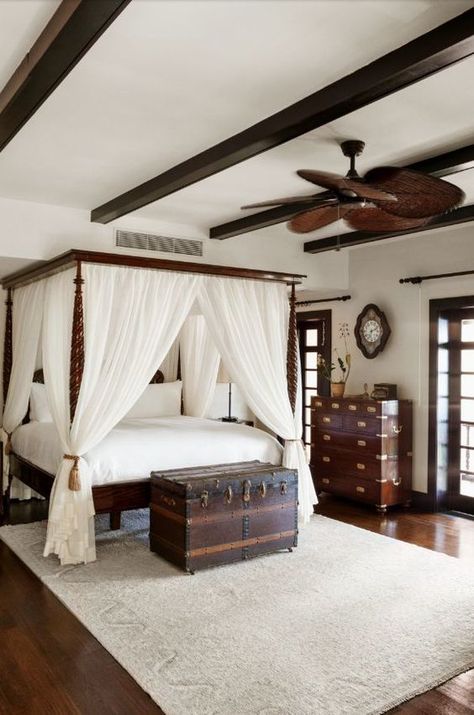 British Colonial bedroom complete with paddle fan.   Back in the days of the Empire Builders they had spacious bedrooms with lots of paddle fans to keep cool during the Indian Summers. British Colonial Style Living Room, British Colonial Style Bedroom, British Colonial Bedroom, Colonial Style Bedroom, Colonial Bedroom, Bedroom 2024, British Colonial Decor, Colonial Interior, Colonial Style Homes