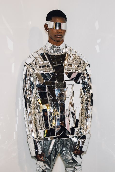 Futuristic Fashion Male, Balmain 2020, Futurism Fashion, Look Festival, Conceptual Fashion, Weird Fashion, Afro Punk, Futuristic Fashion, Creation Couture