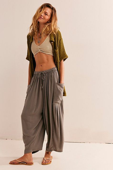 Your newest go-to summer pants from our free-est collection, featured in a billowy, harem-inspired silhouette with dropped side pockets for added dimension. * Elastic waistband * Drawstring detail * Lightweight, effortless design | Quinn Pants by free-est at Free People in Grey, Size: M Quinn Pants, Harem Sweatpants, Linen Style Fashion, Hippie Style Clothing, Free People Style, Boho Chic Outfits, Summer Pants, Yoga Fashion, Free People Pants